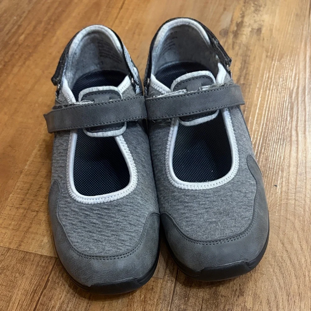 Drew gray Mary Jane Buttercup Dual Adjustable Strap walking shoes size 7.5 W
